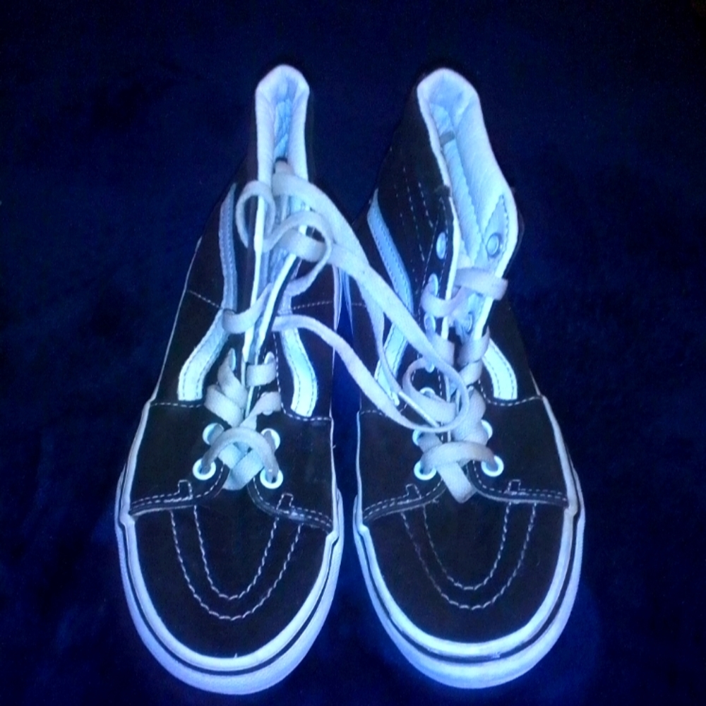 Vans Black & White Hightop Off The Wall shoe child size 2.5